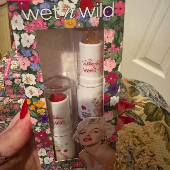 Marilyn Monroe Wet & Wild Makeup Bundle - Picture 6 of 8